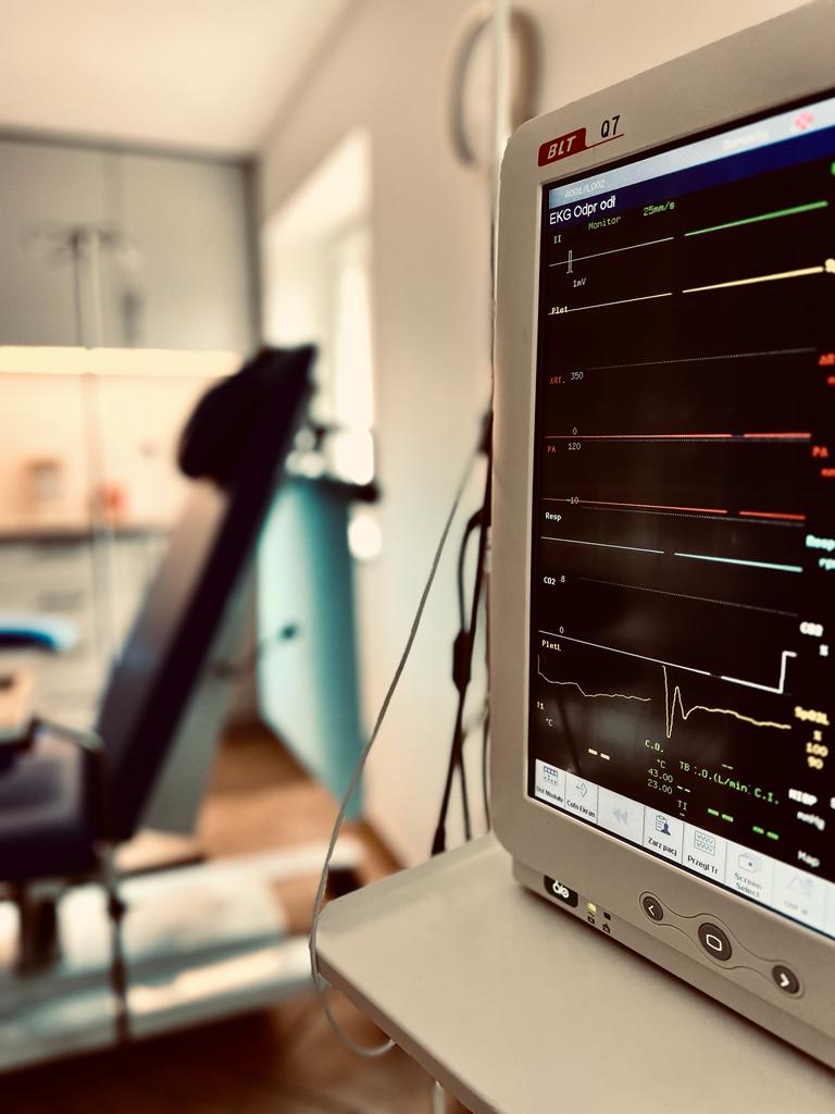 Specjalistyczna aparatura do kontrolowania stanu zdrowia pacjenta